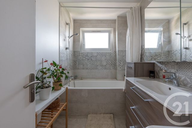 Appartement F3 à vendre - 3 pièces - 70.0 m2 - ST MAUR DES FOSSES - 94 - ILE-DE-FRANCE - Century 21 Parvis Et Remises