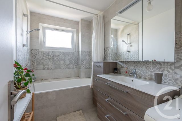 Appartement F3 à vendre - 3 pièces - 70.0 m2 - ST MAUR DES FOSSES - 94 - ILE-DE-FRANCE - Century 21 Parvis Et Remises